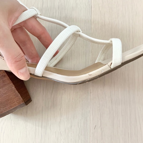 Low heel white/cream sandals - Picture 7 of 9